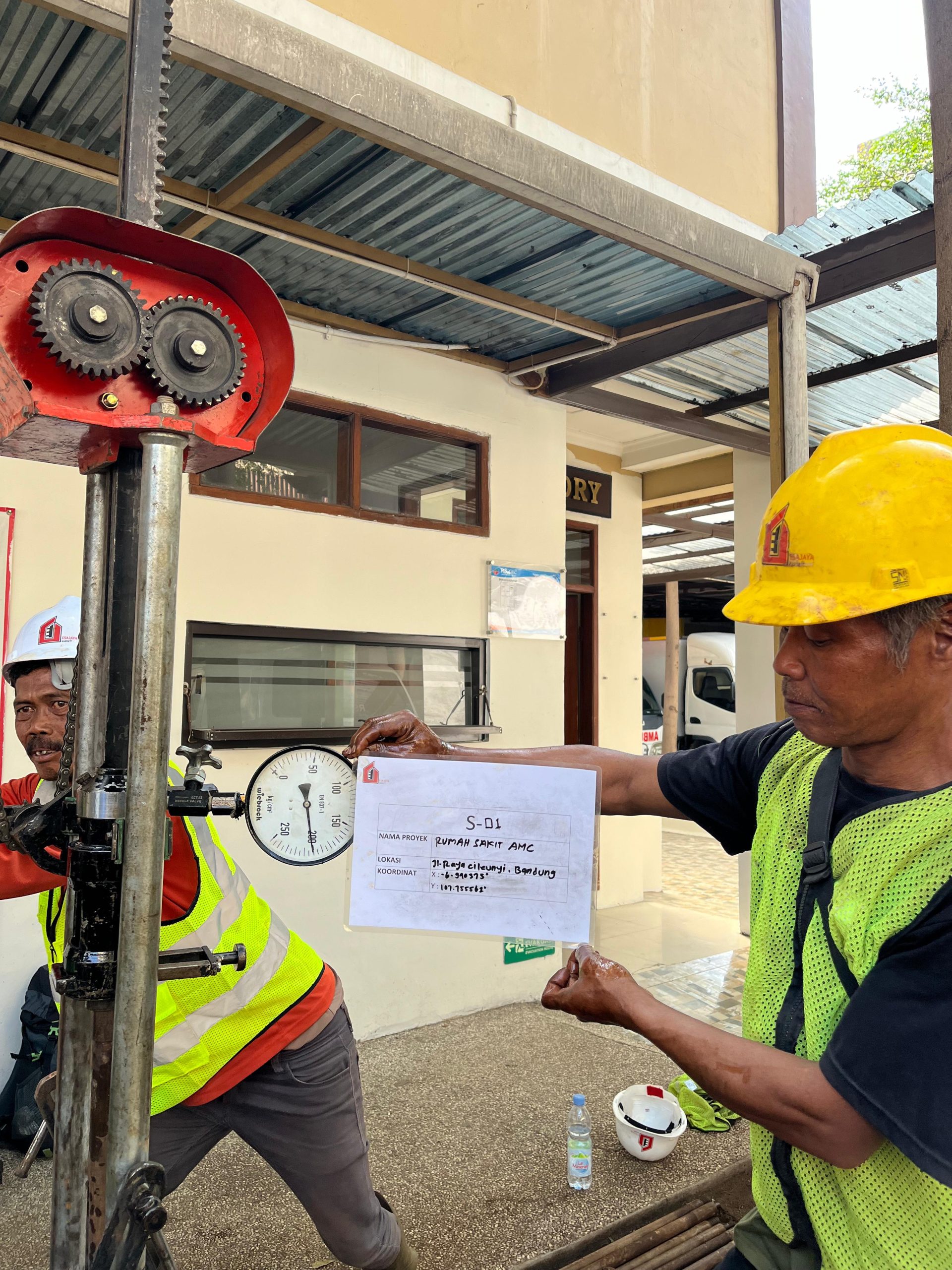 Proses Soil Investigasi di Rumah Sakit AMC Bandung oleh Konsultan Esajaya Grup Proses Soil Investigasi di Rumah Sakit AMC Bandung oleh Konsultan Esajaya Grup